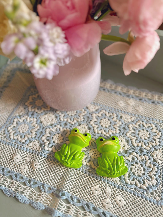 Pair of chalkware wall frogs
