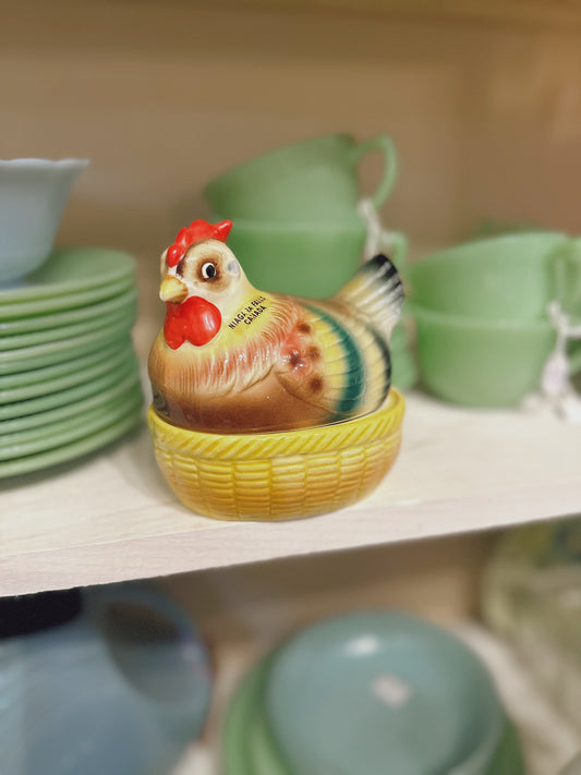 Mother hen with eggs salt & pepper shaker set - Niagara Falls