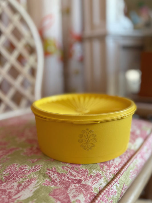 Tupperware Harvest Gold Round - 1205-1 with lid