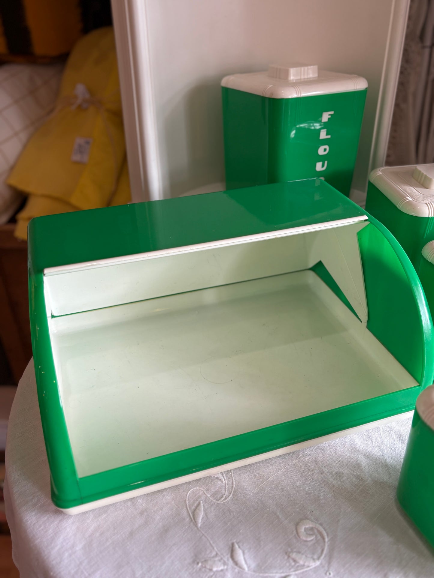 Ronaware Rona Plastic Corp Kitchen Canister & Bread Bin Set