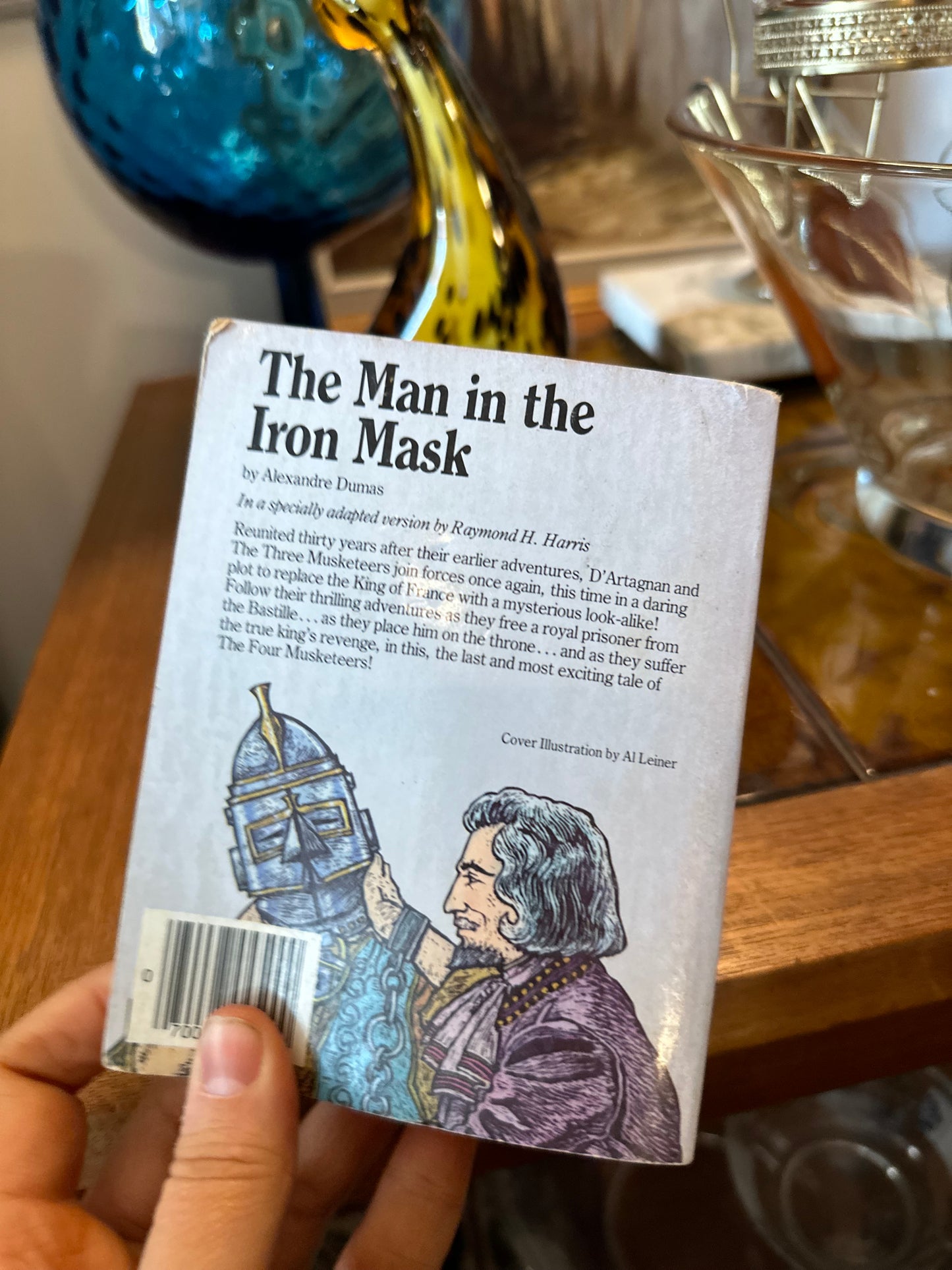 1983 Moby Books Illustrated Classics : The Man in the Iron Mask 4533