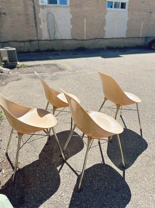 Set of 4 1970s Shell Chair designed by Sam Avedon