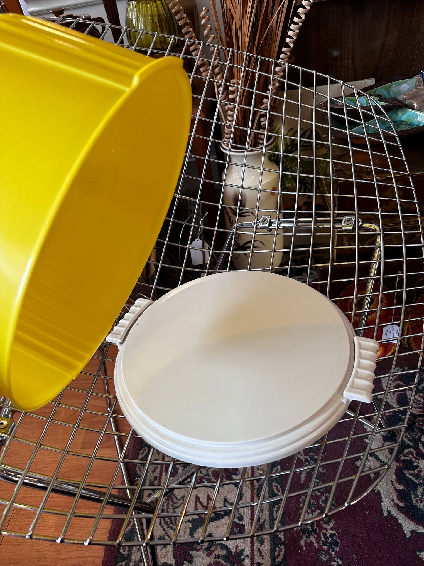 Lustro-Ware Locking Cake Cover