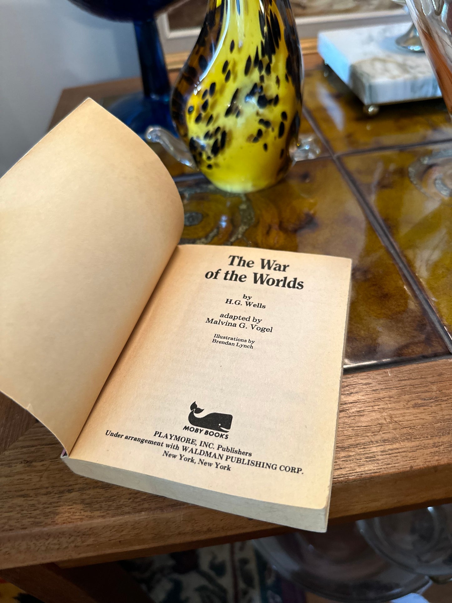1983 Moby Books Illustrated Classics : The War of the Worlds