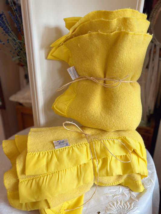 Faribo 100% wool yellow blankets - great condition