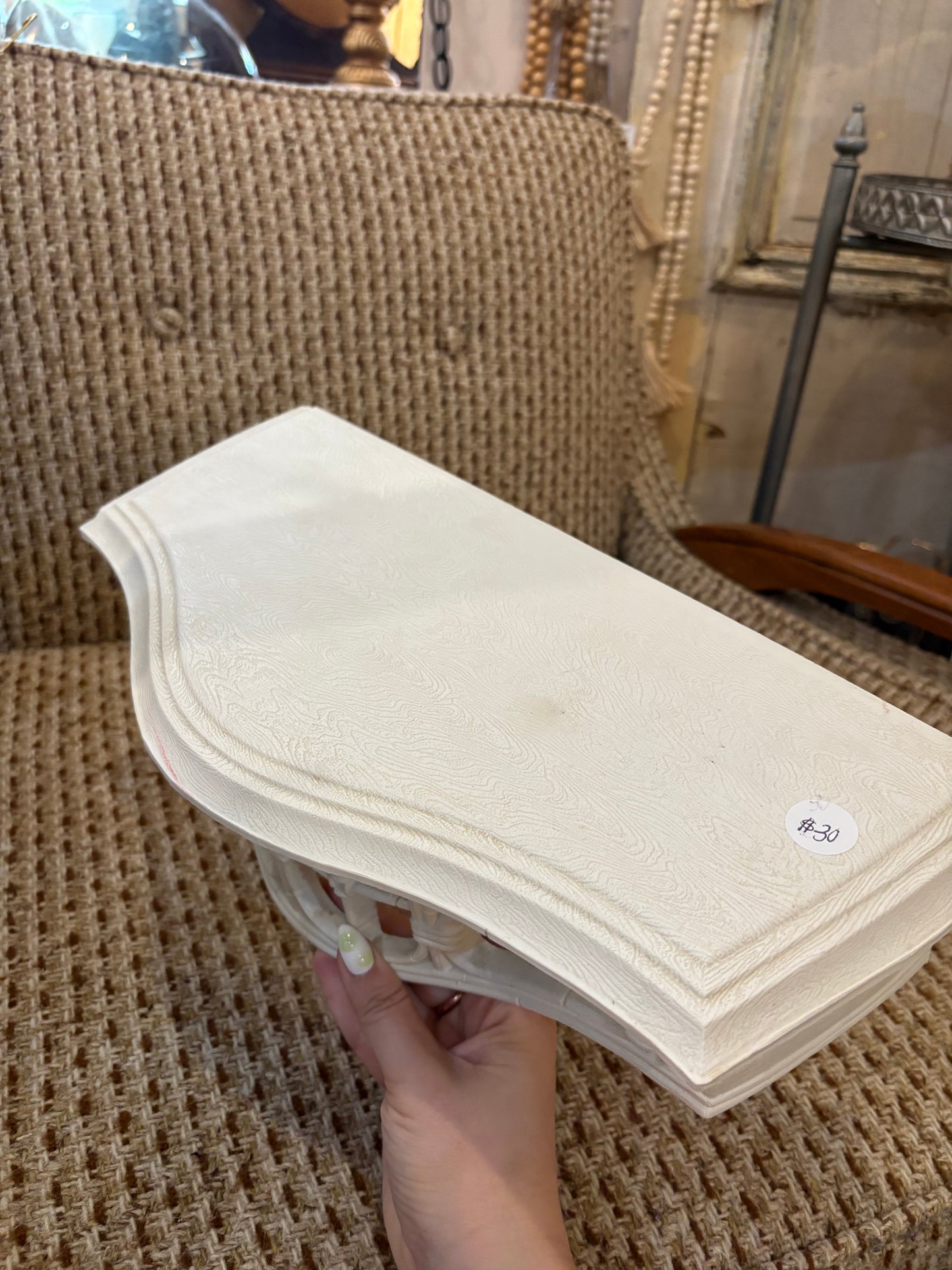 Resin wall hanging shelf