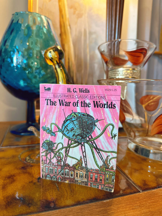 1983 Moby Books Illustrated Classics : The War of the Worlds