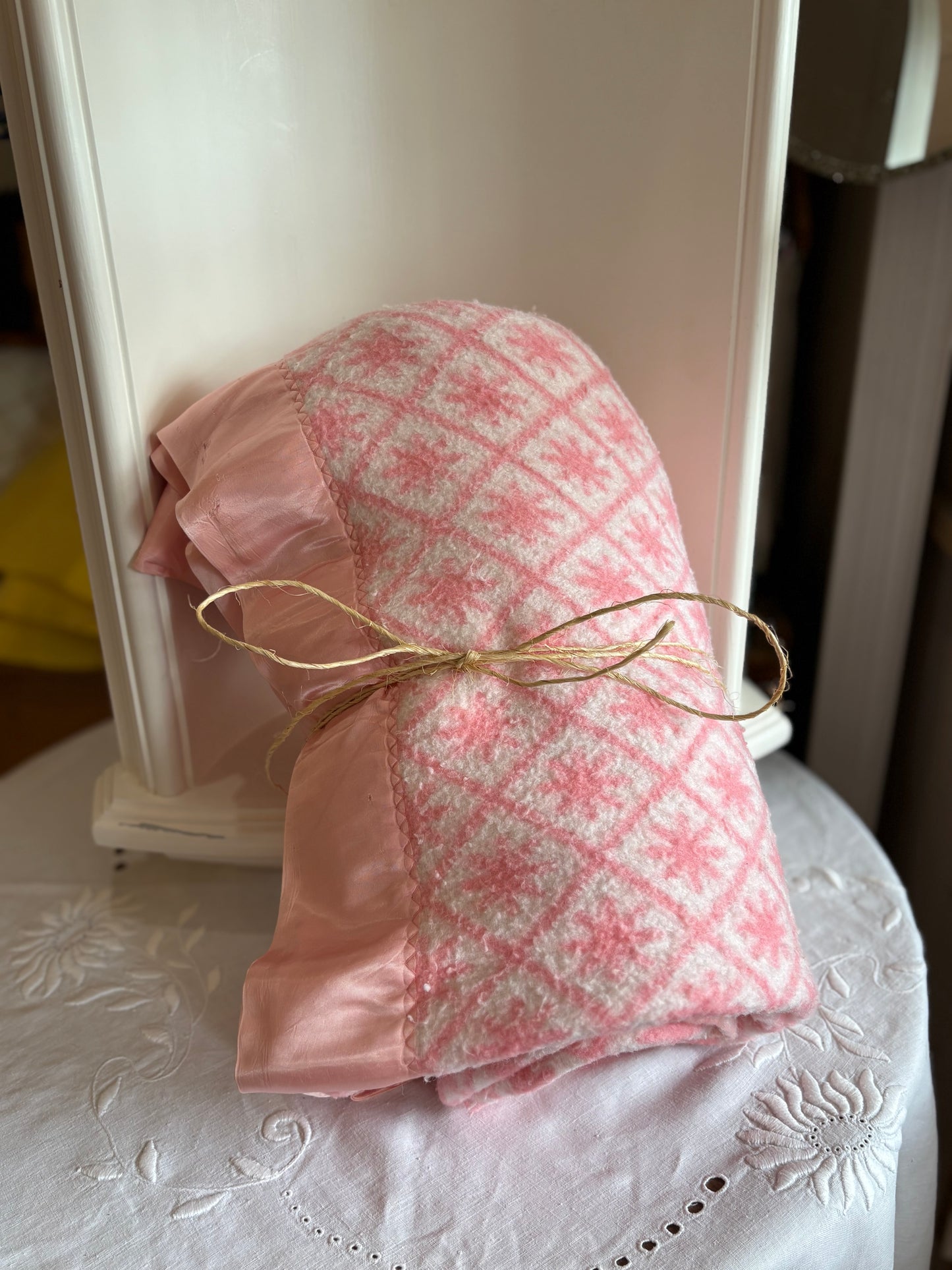 Pink Starburst Pattern Blanket - 82x60 inches