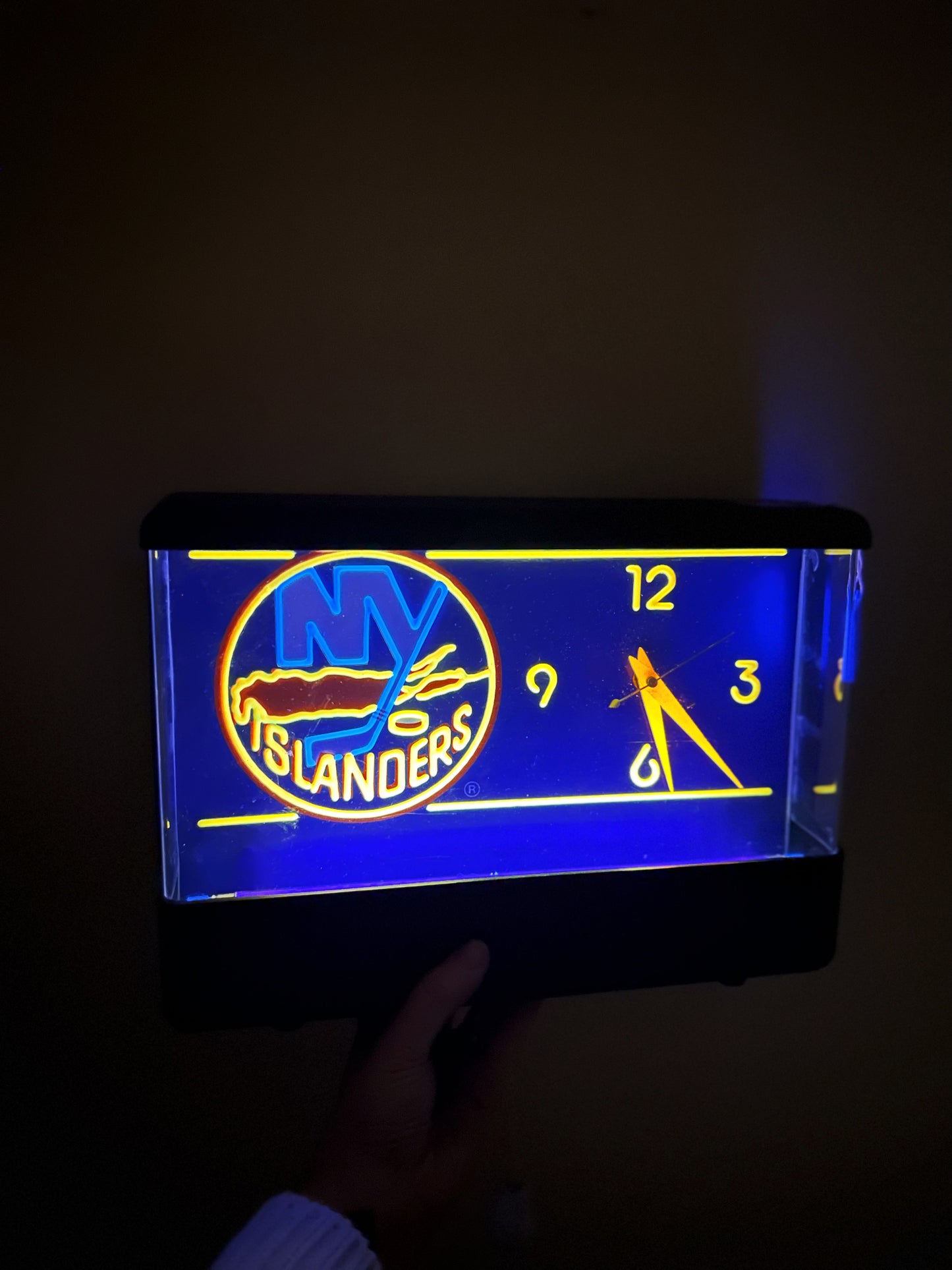 Rare 8os Florescent New York Islanders Clock