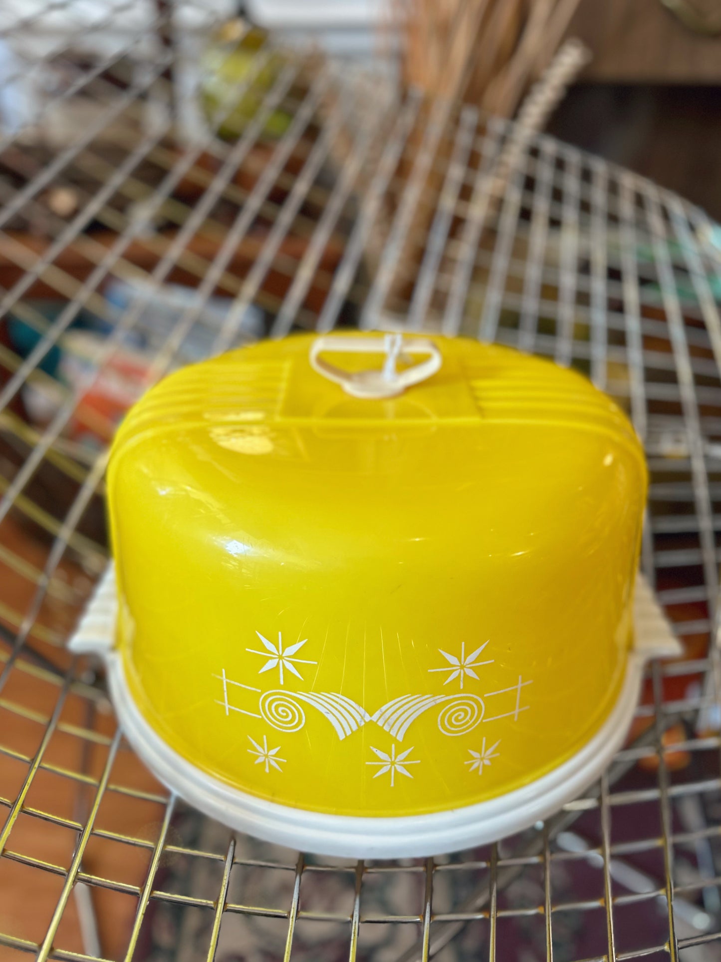 Lustro-Ware Locking Cake Cover