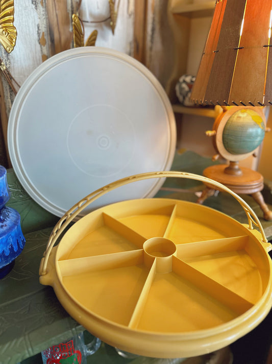 Tupperware brand divided snack tray with lid