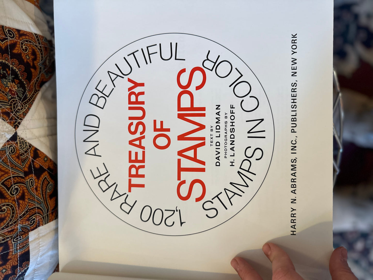 1200 Rare & Beautiful Treasury of Stamps book