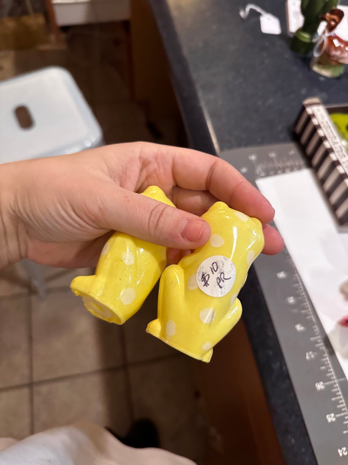 Plastic Frog Salt & Pepper shaker set