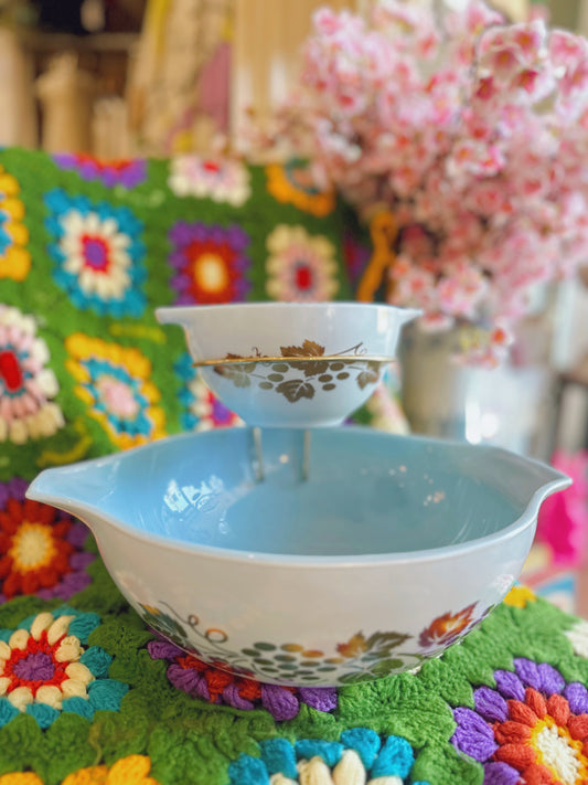 Pyrex 1960s Gold Grape Chip & Dip Bowl