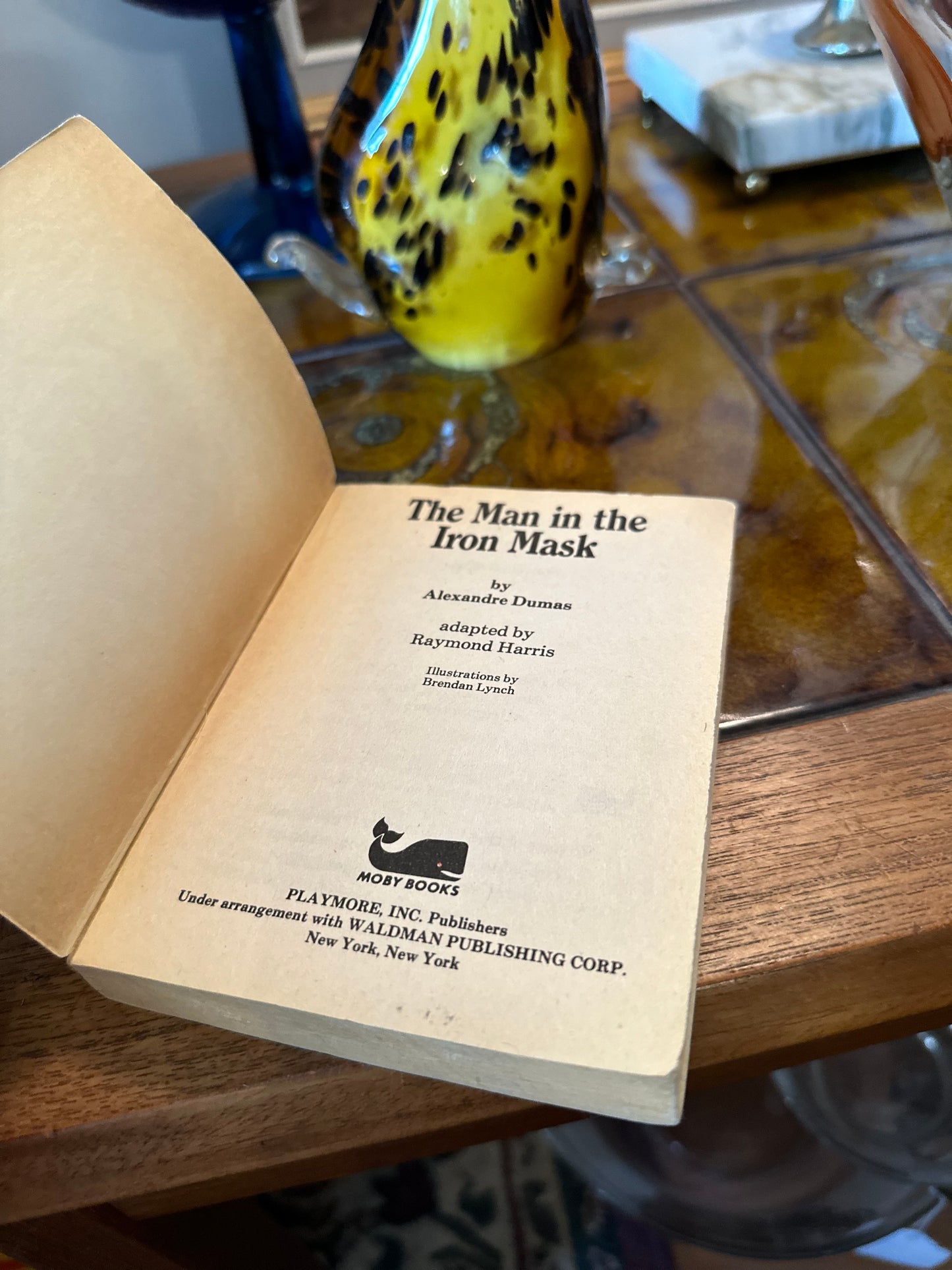 1983 Moby Books Illustrated Classics : The Man in the Iron Mask 4533
