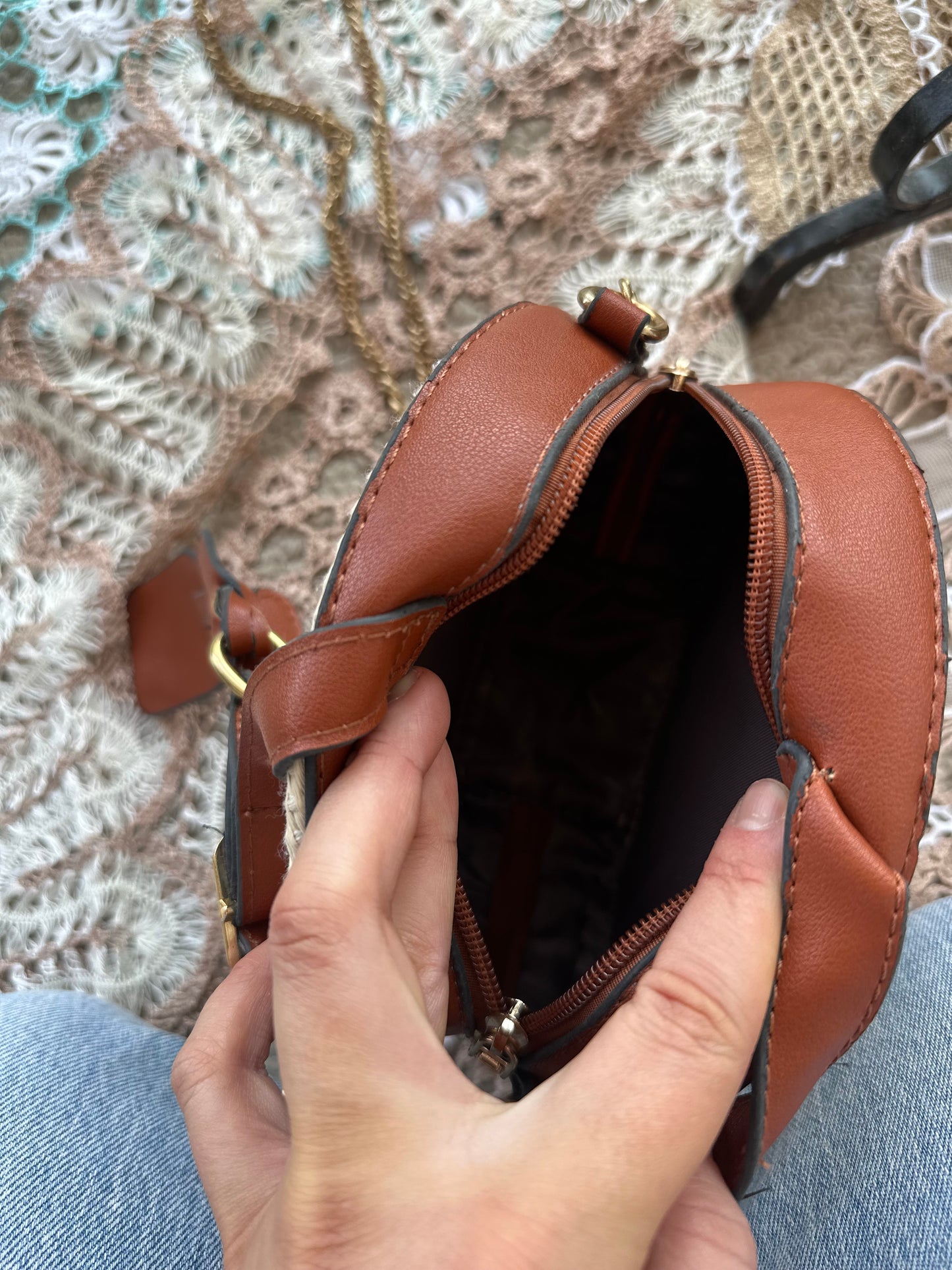Round woven & faux leather handbag/ crossbody bag