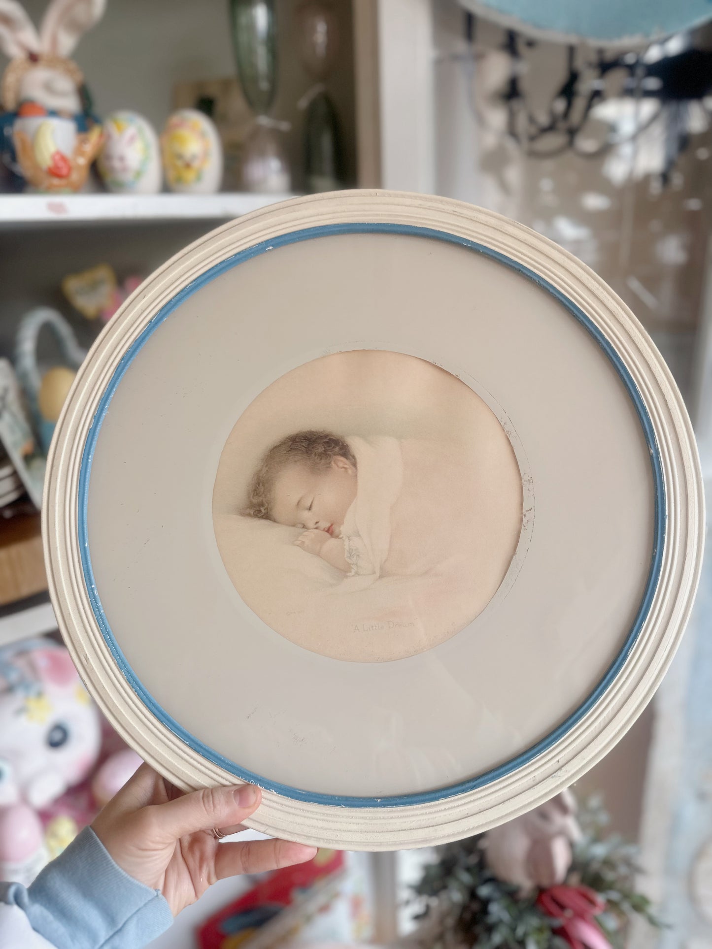 Little Dreamer - Round Framed Wall Art