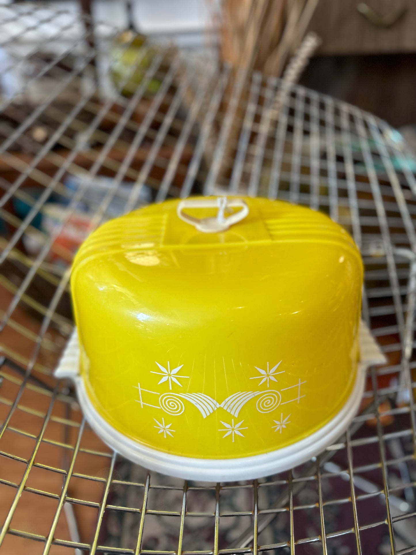 Lustro-Ware Locking Cake Cover