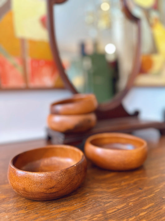 Set of 4 wood small bowls