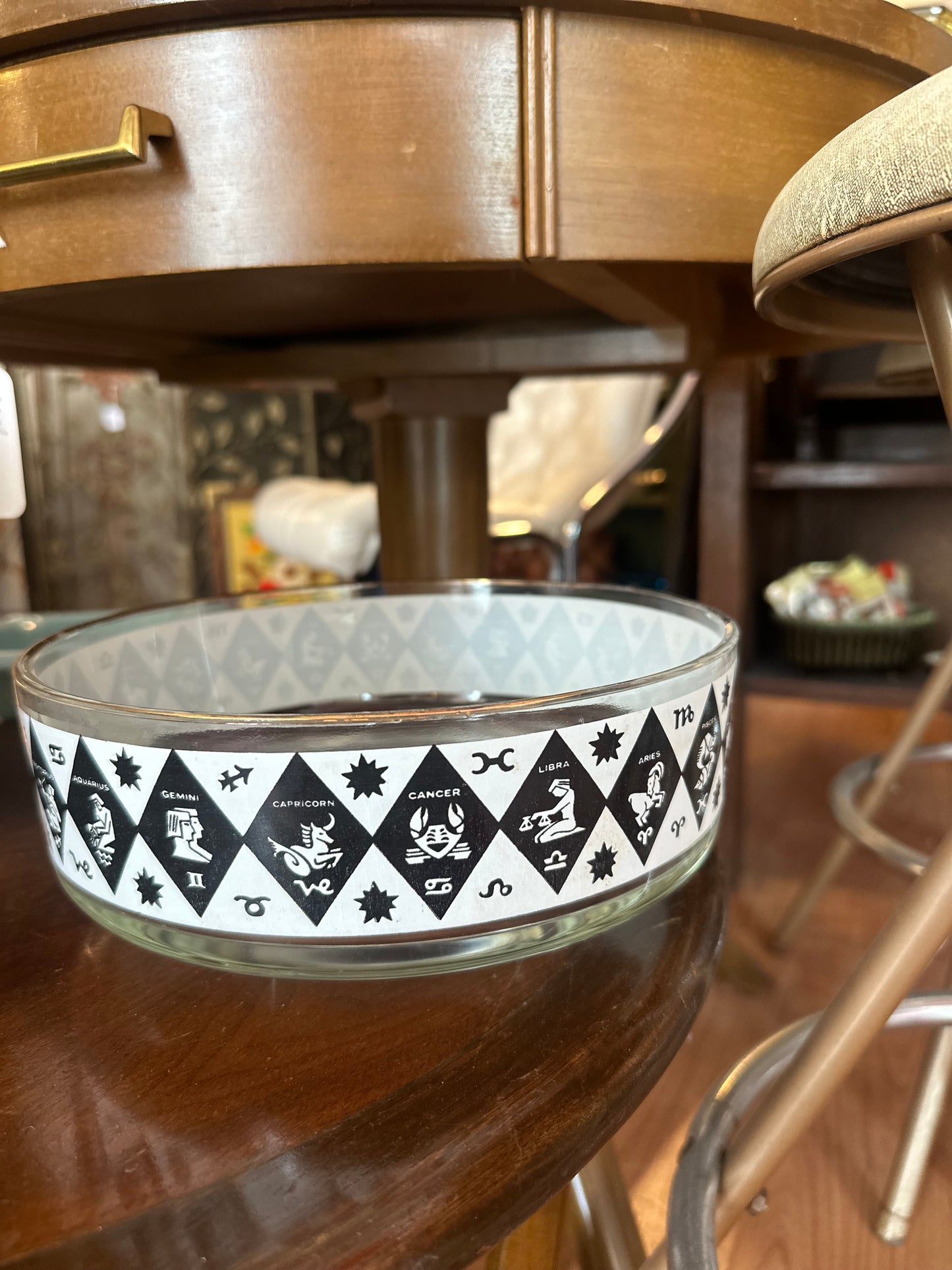 Jeannette Glass Horoscope Serving bowl