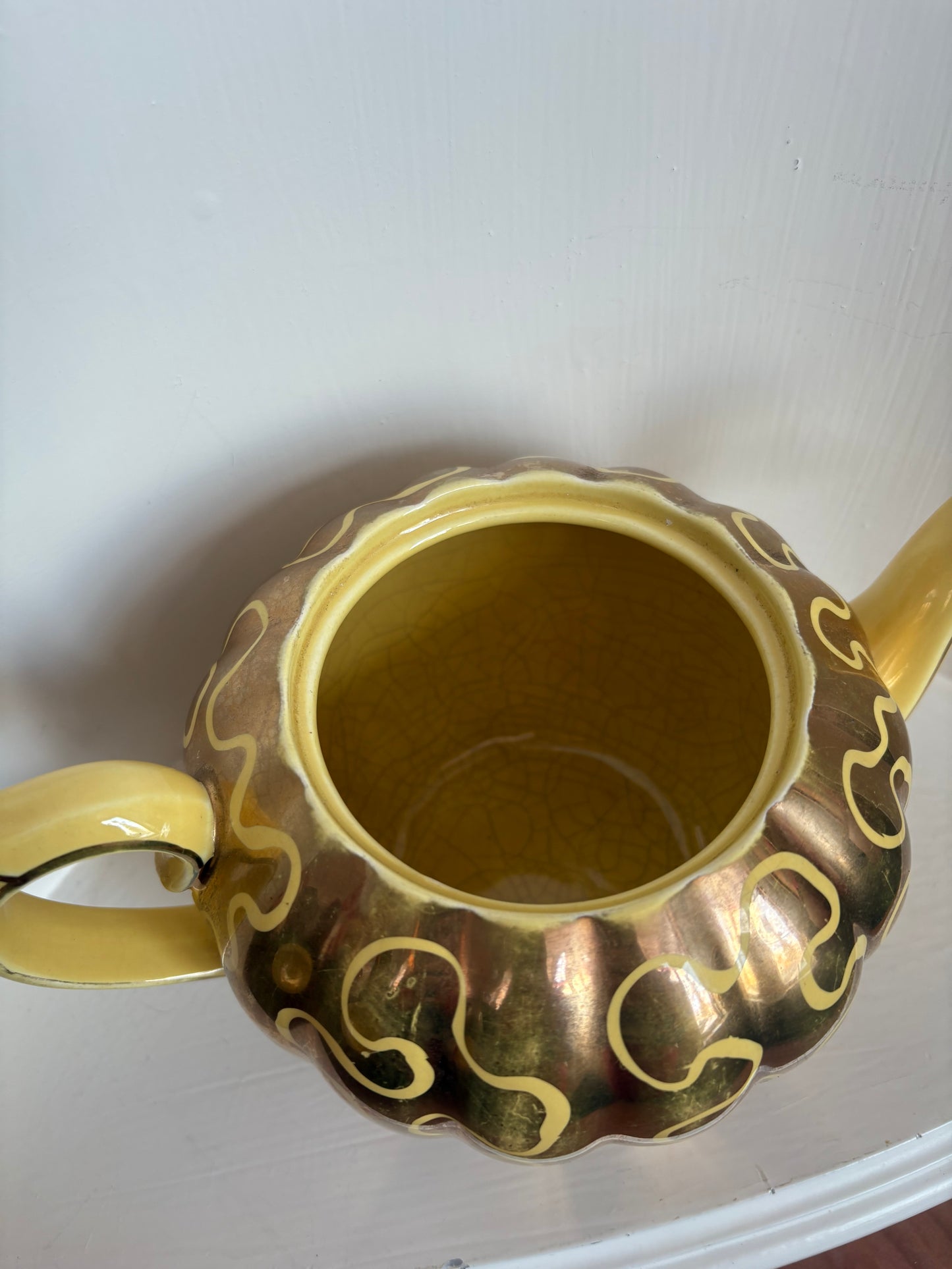 Gibsons England Teapot - yellow with squiggle pattern