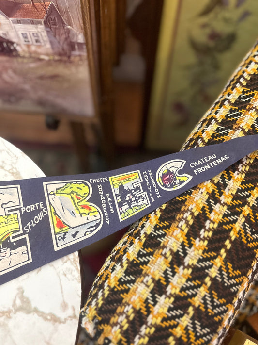Medium Quebec Pennant