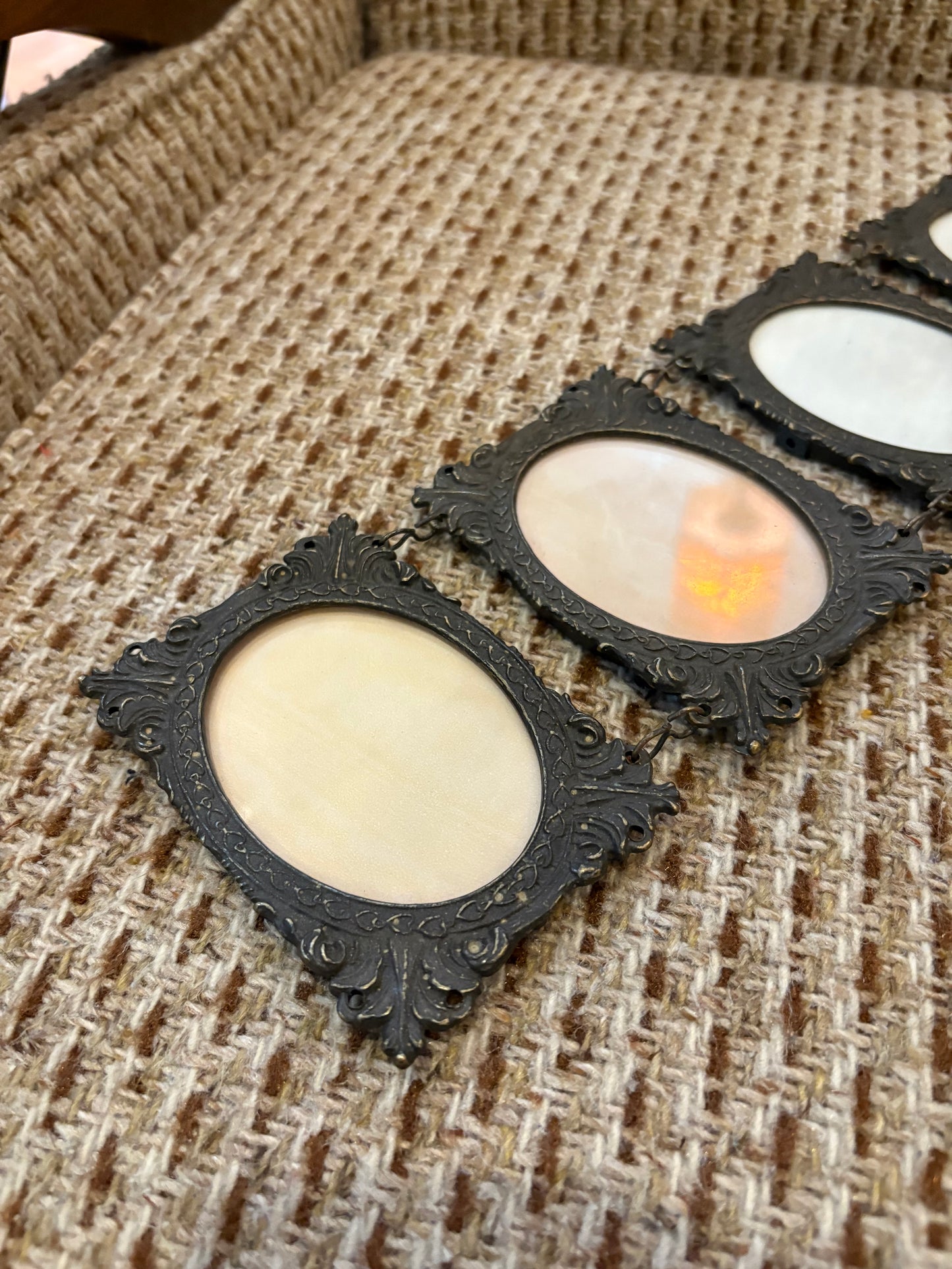Hanging picture frame with 5 frames