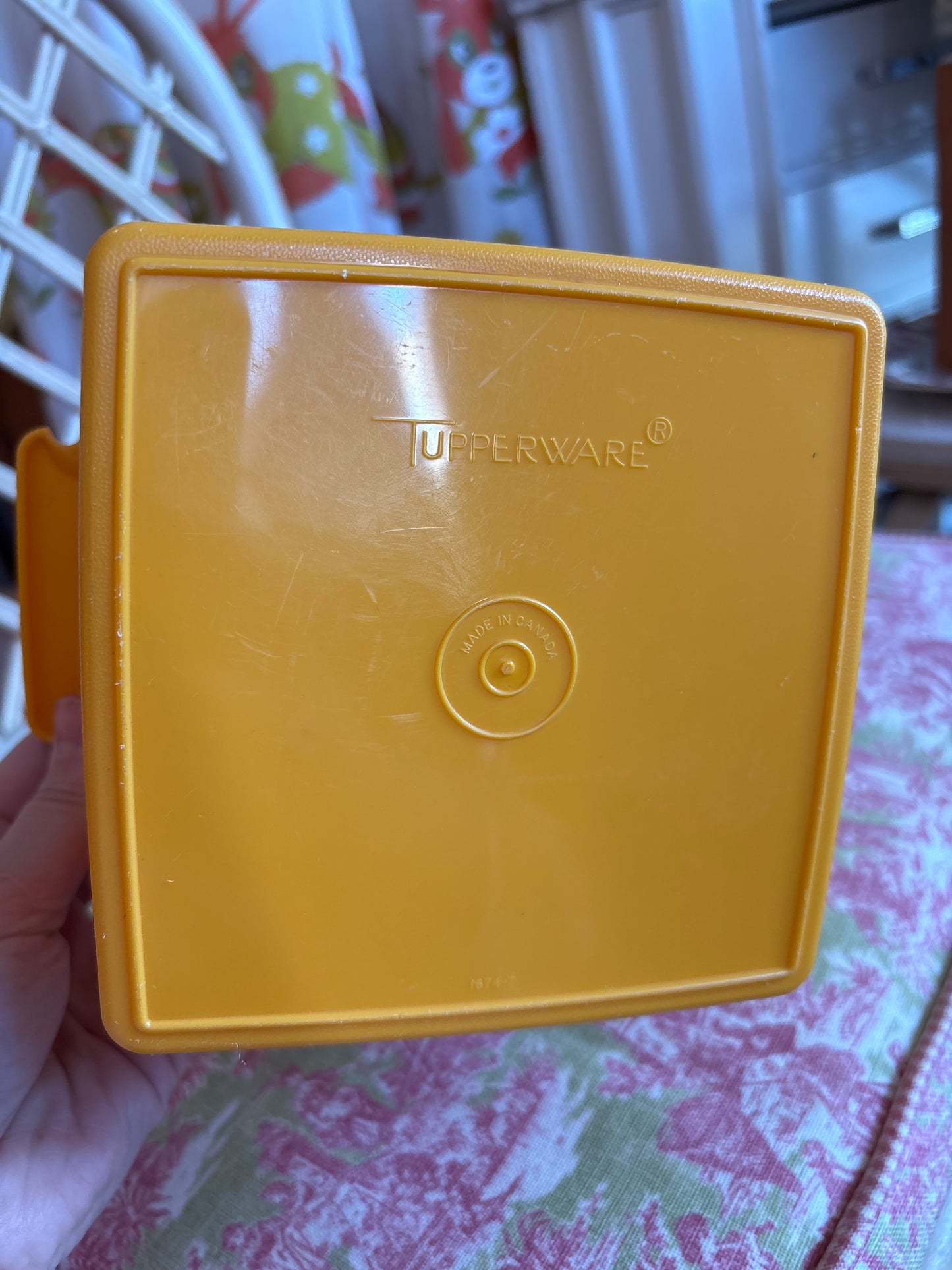 1970s Tupperware Sunburst square away lunch container
