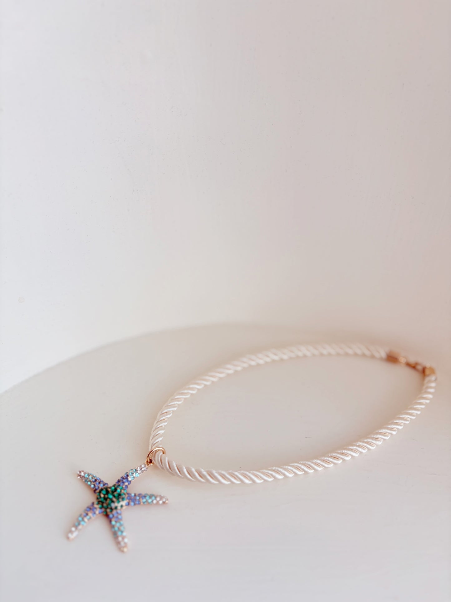Starfish choker necklace