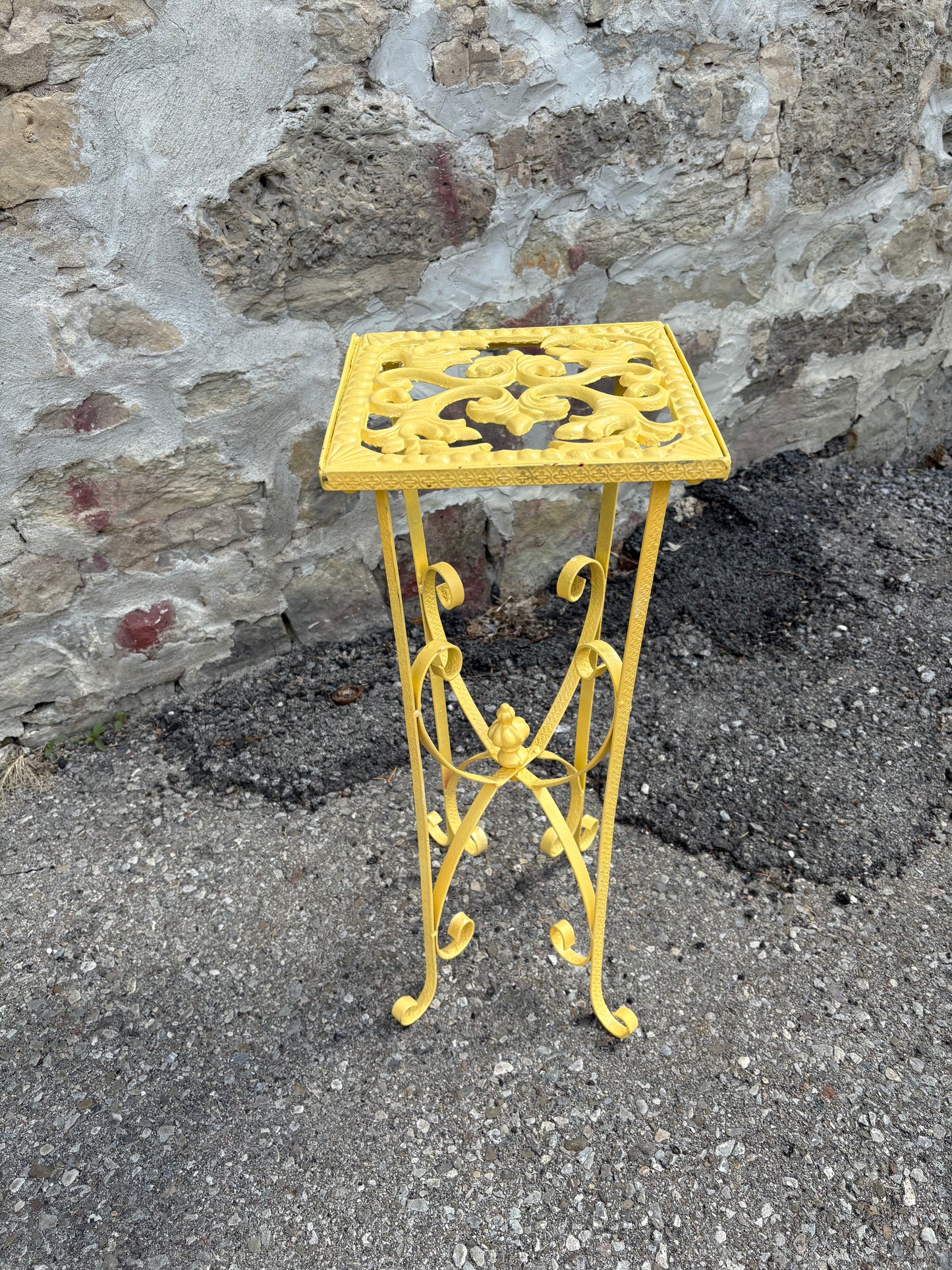 Butter yellow metal plant stand