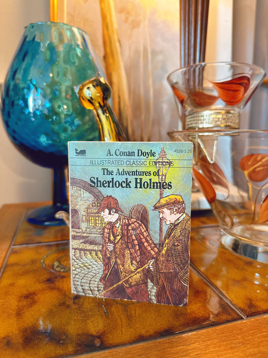 1983 Moby Books Illustrated Classics : The adventures of Sherlock Homes 4526