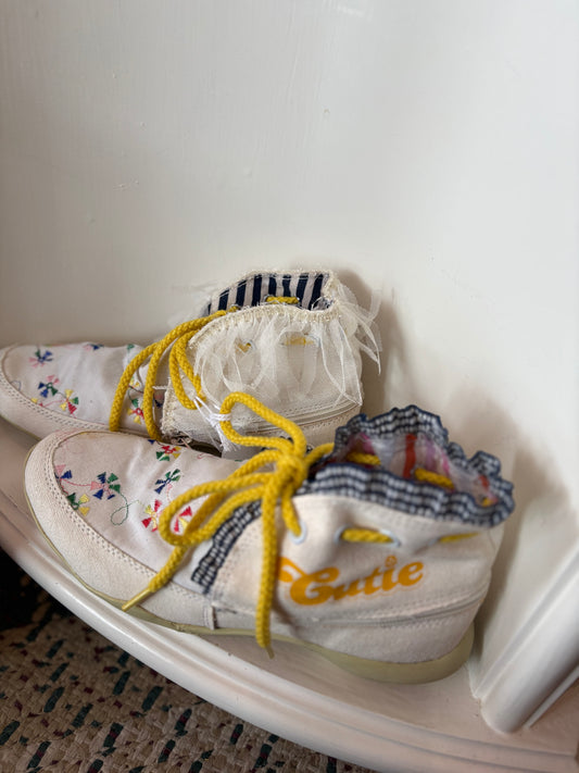 Cuties colourful booties with string tie - size 4 1/2