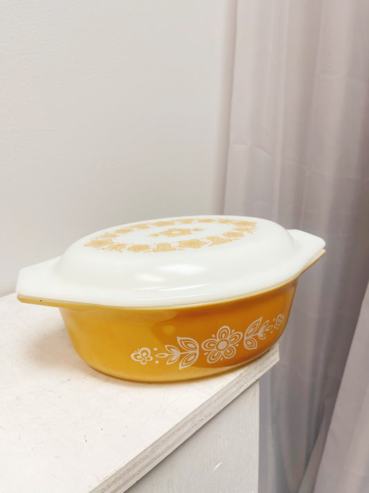 Pyrex Butterfly Gold casserole dish with lid 043