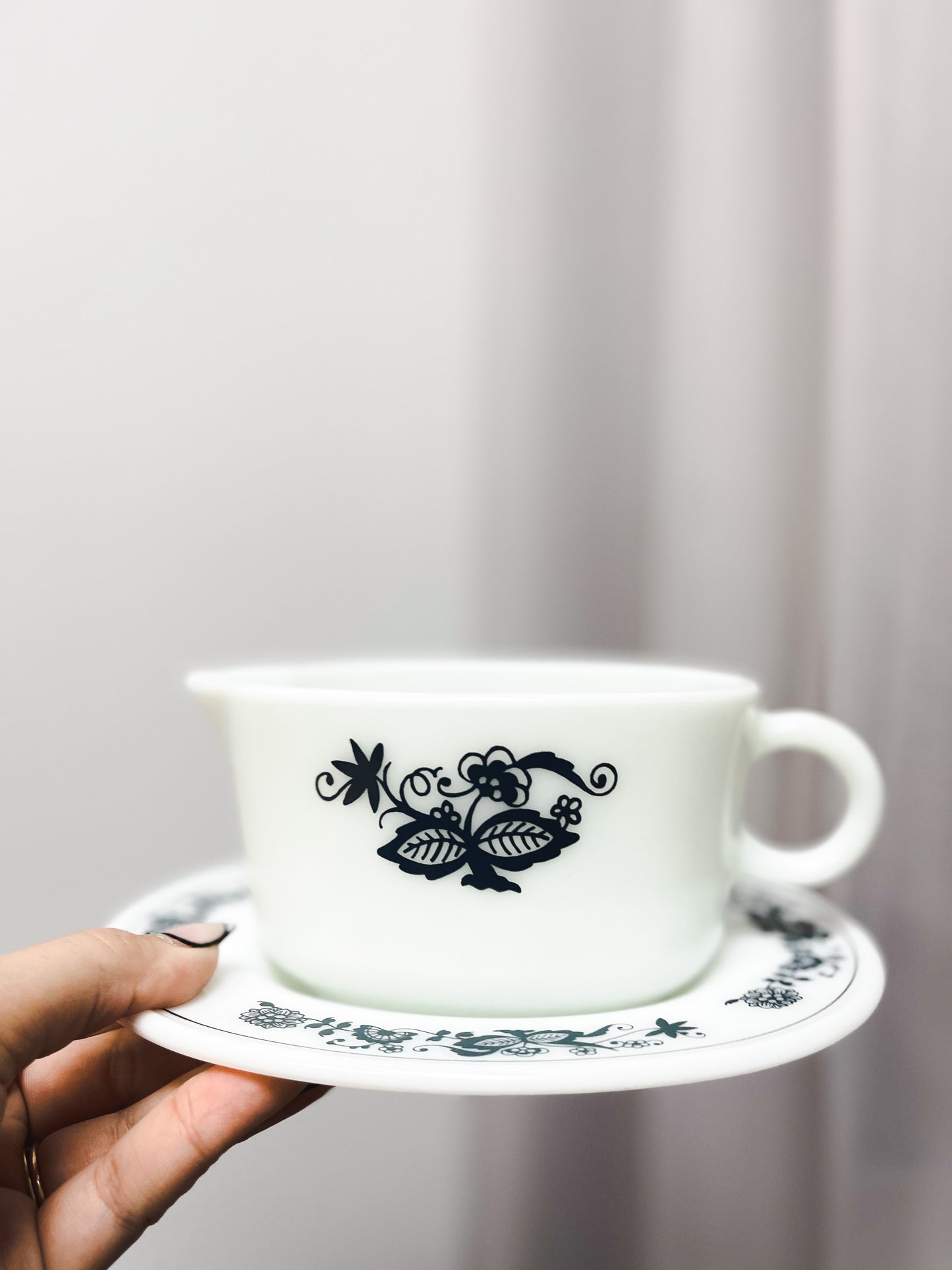 Pyrex Old Town Blue Gravy Boat & plate