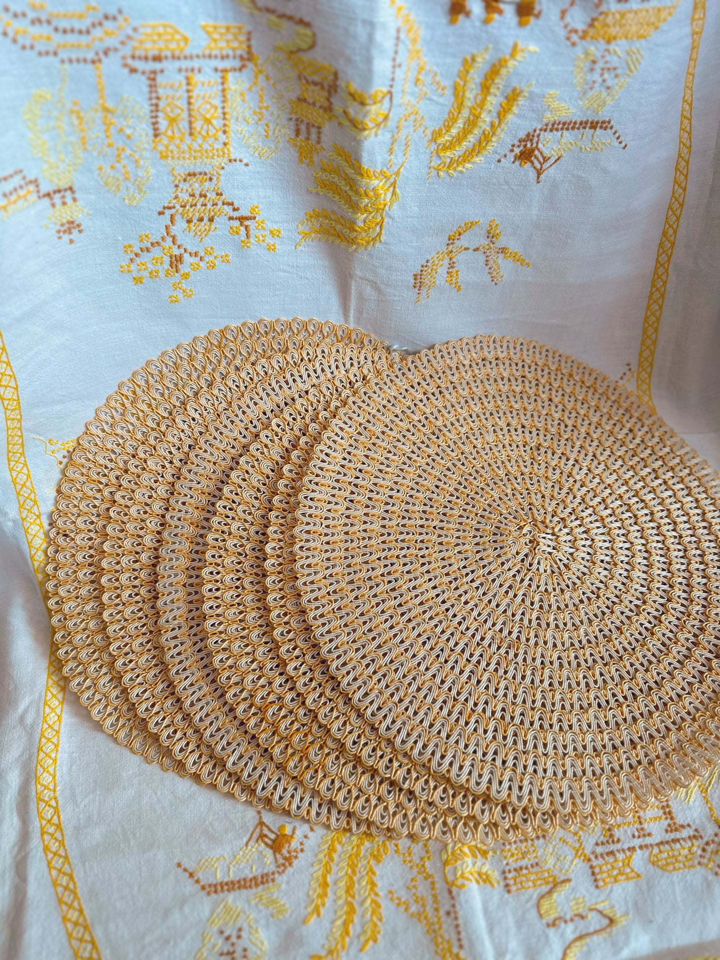 Set of 6 woven placemats