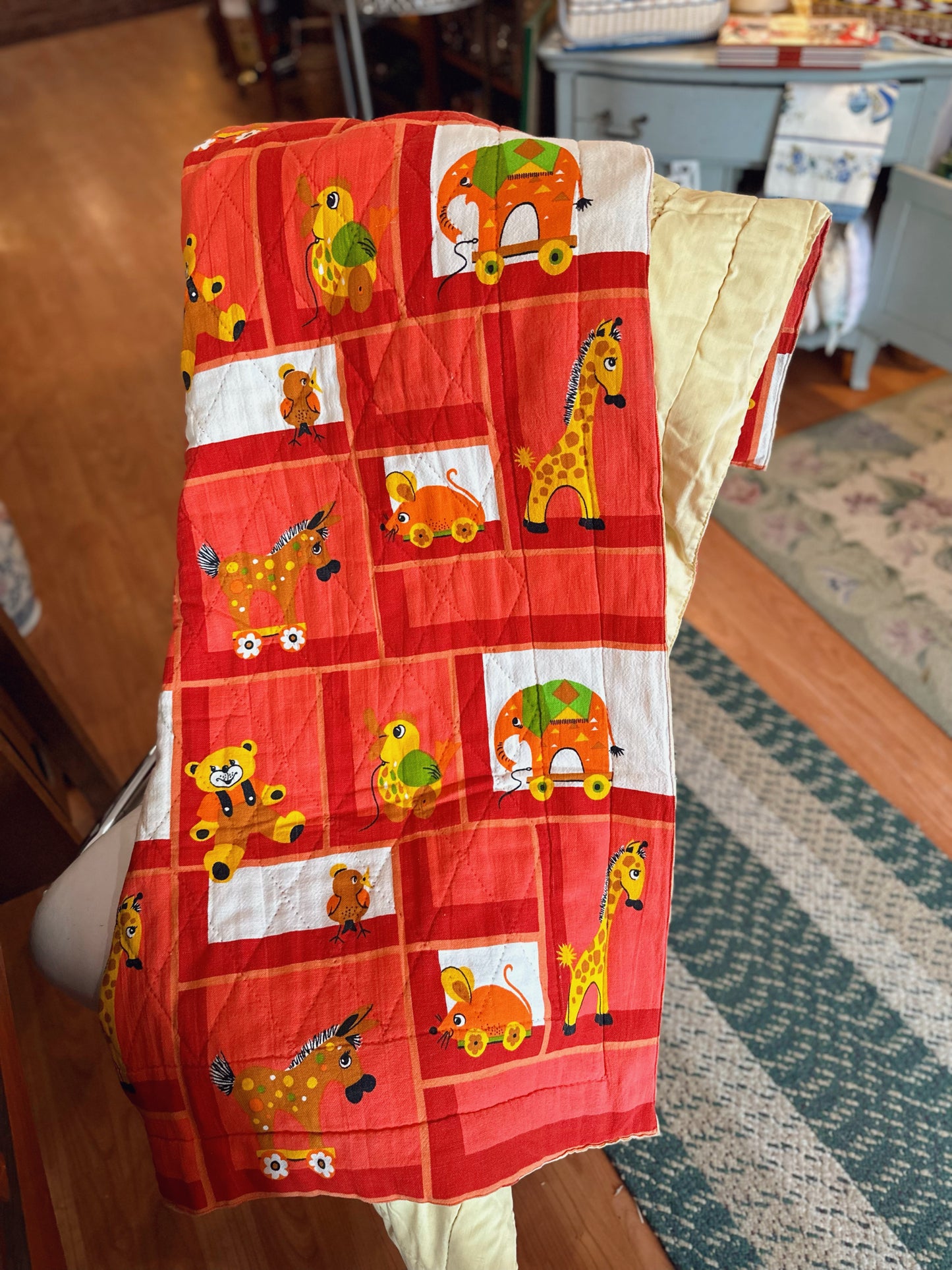 Mid century children’s comforter (42x60 inches) 

42x60