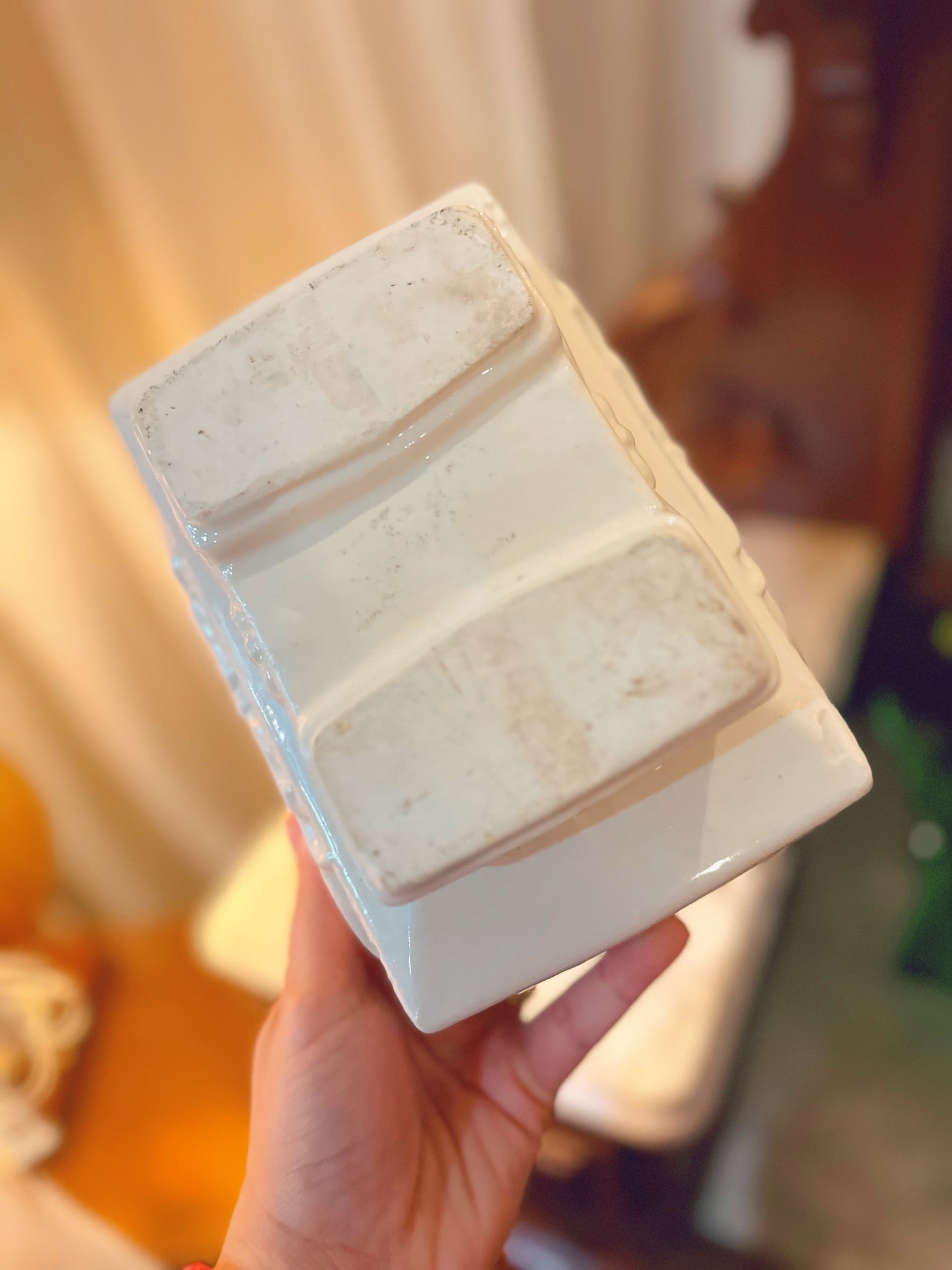 Rectangular pottery vase in ivory