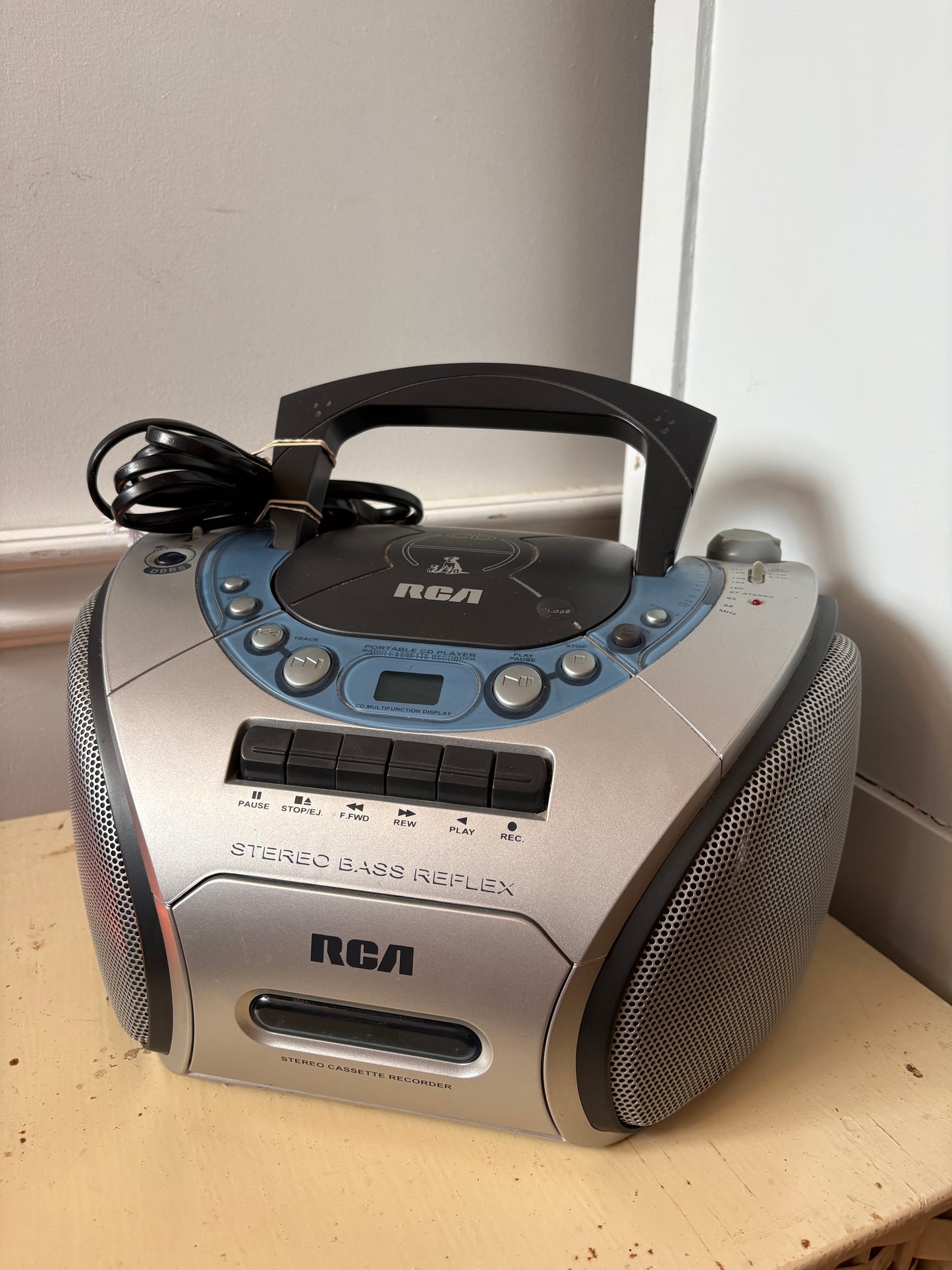 RCA CD & Cassette player - works great
