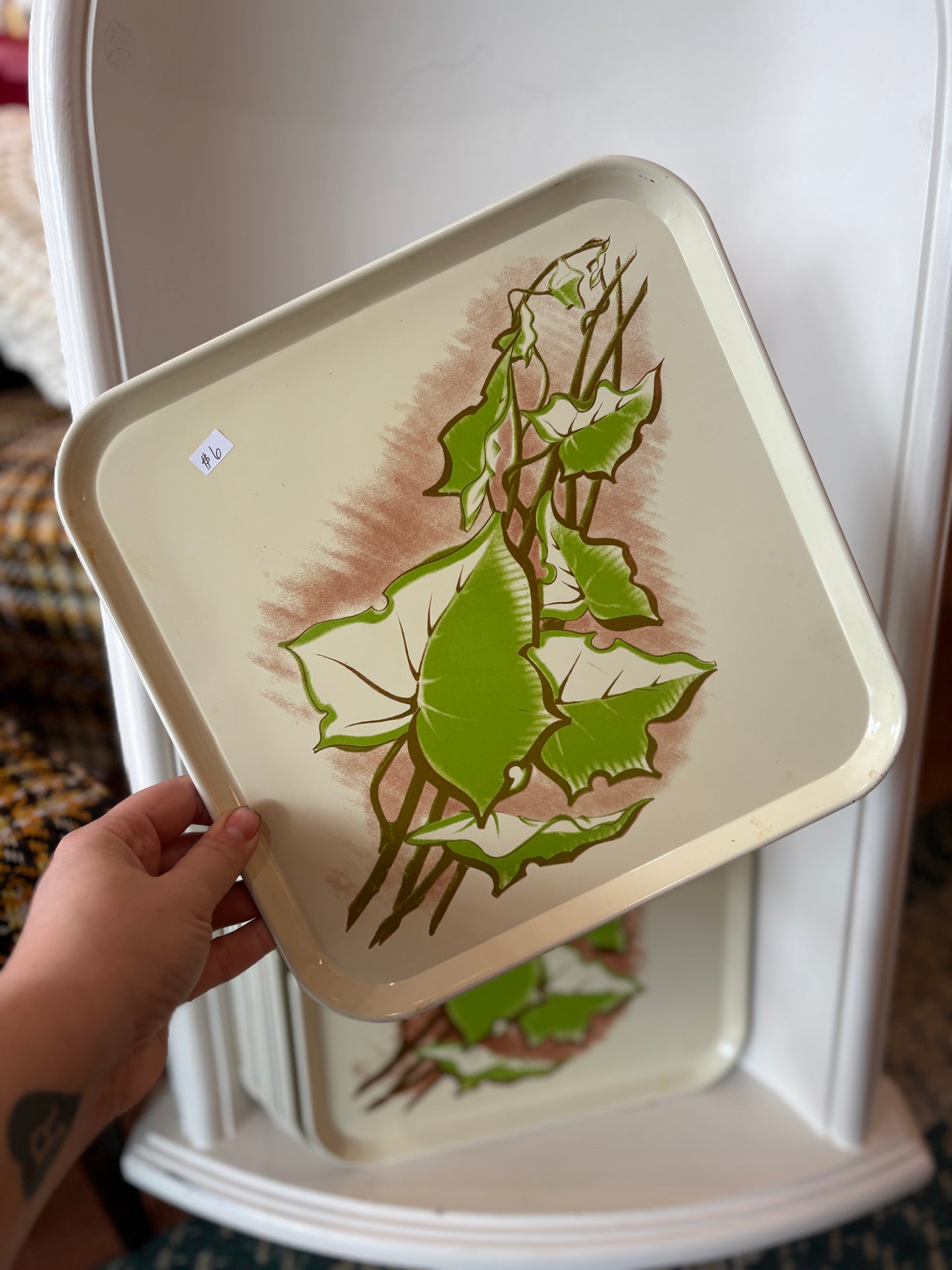 Square tin trays with leaf picture
