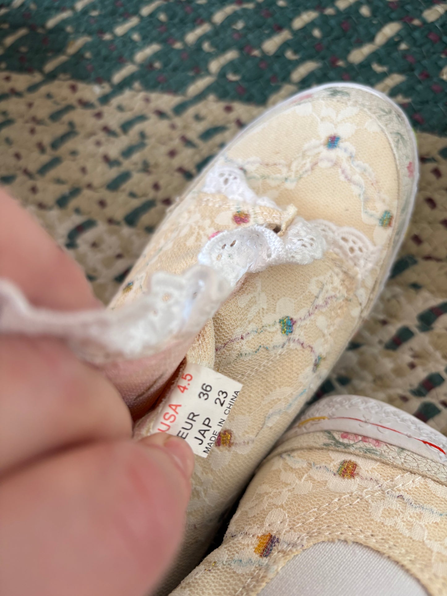 Cuties sneaker shoe with button detail & lace - size 4 1/2