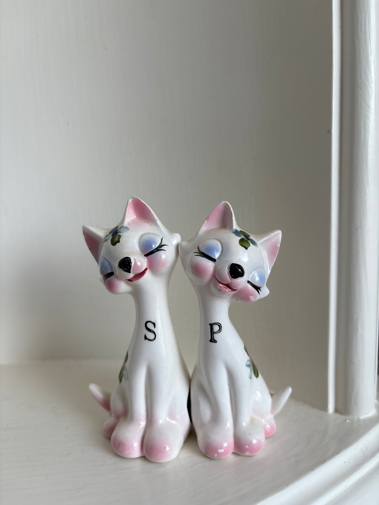 Magnetic Cat Salt & Pepper Shakers