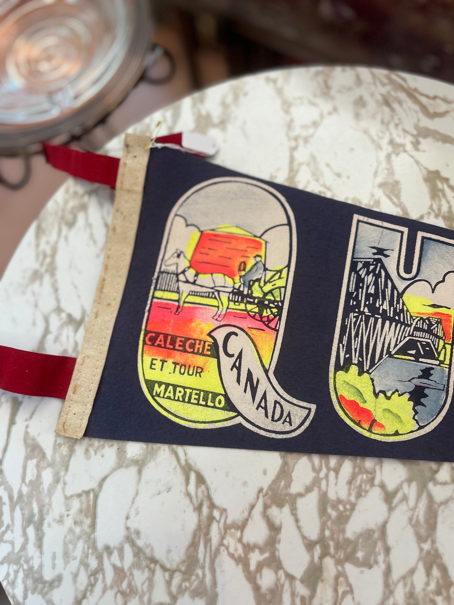 Medium Quebec Pennant