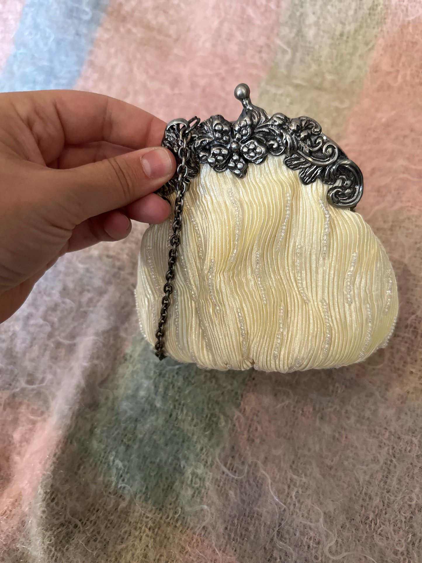 Cream evening bag with beading and amazing metal details