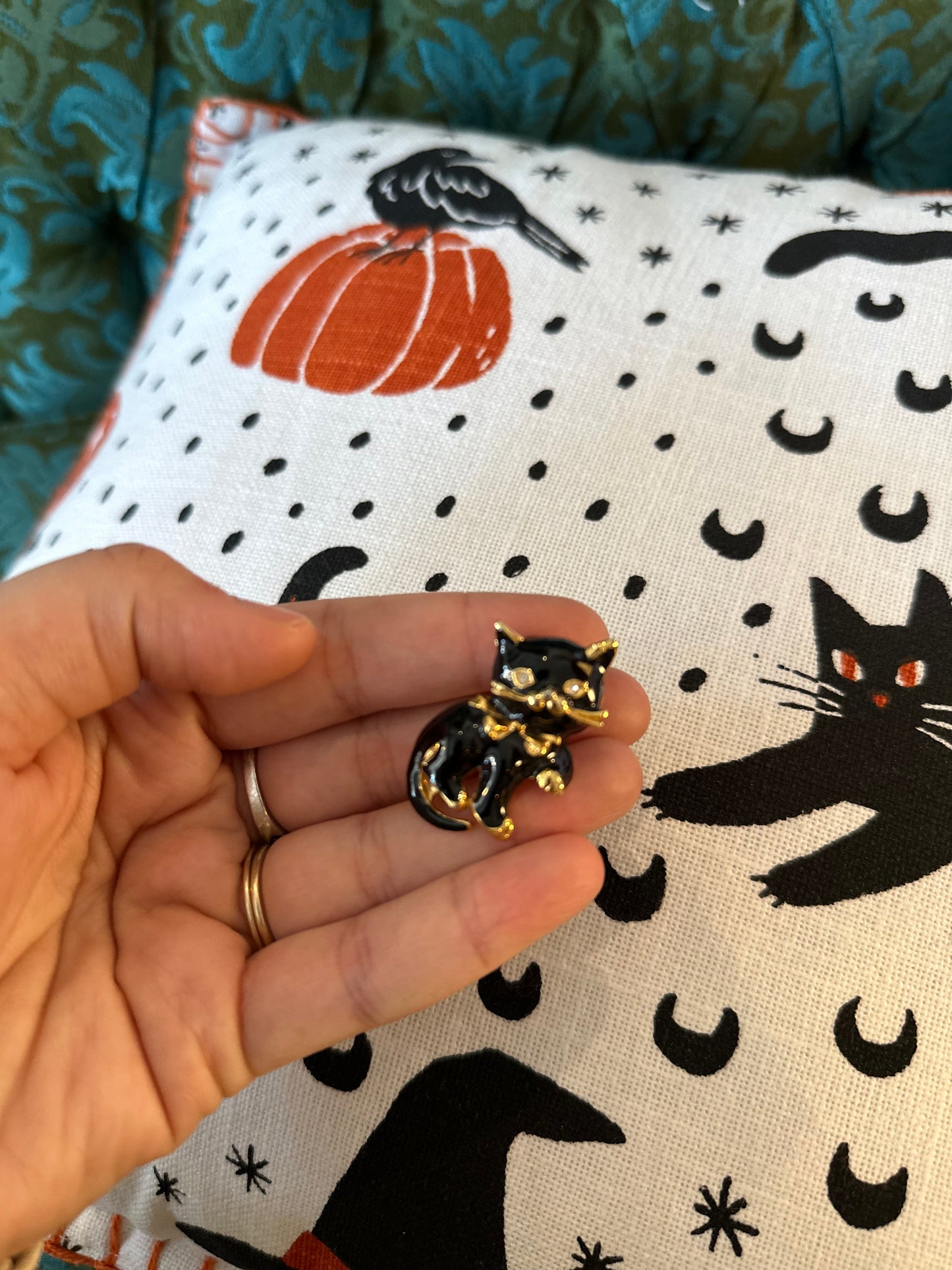 Black cat vintage pin #2