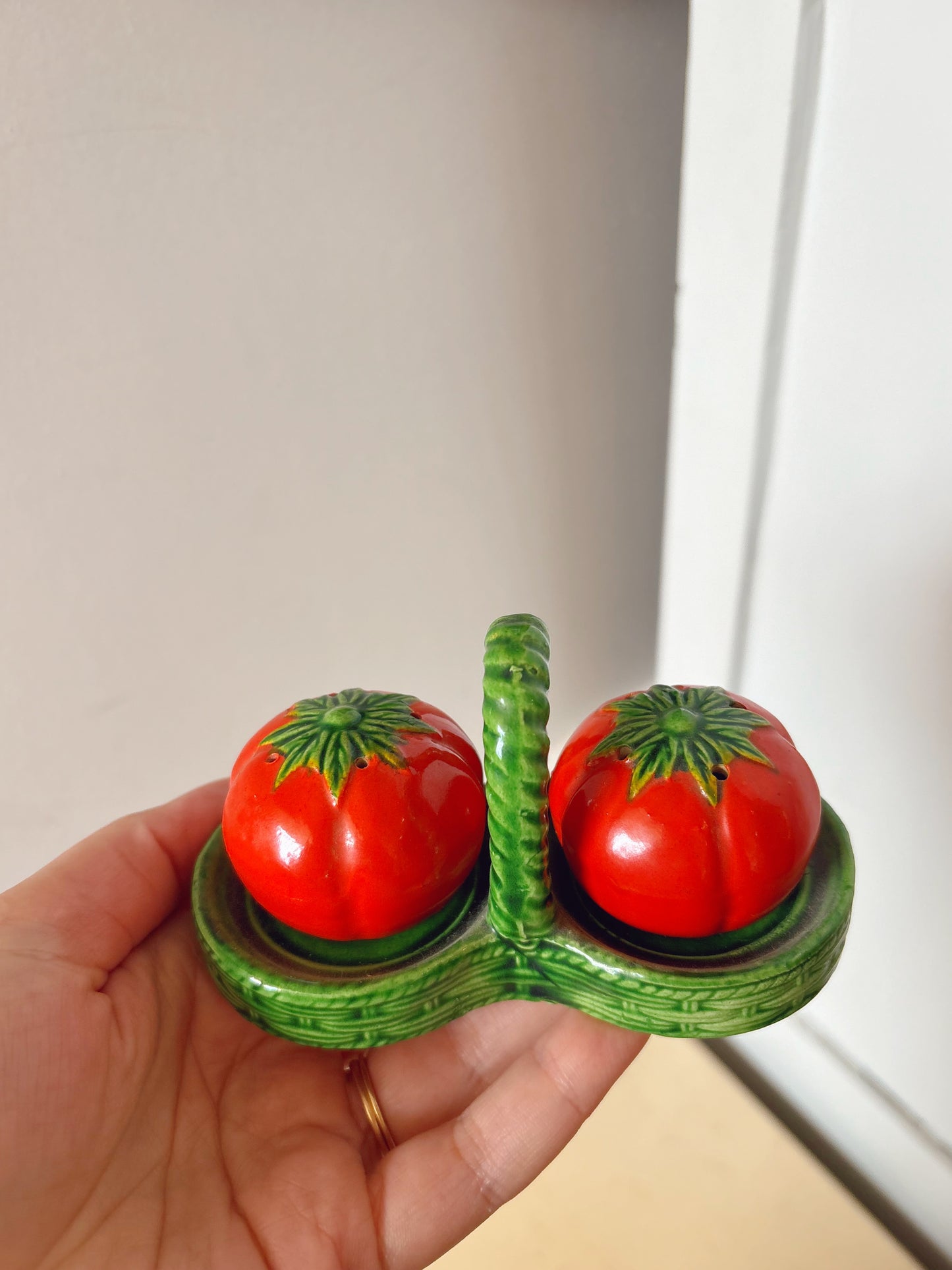 Tomato salt & pepper shaker set