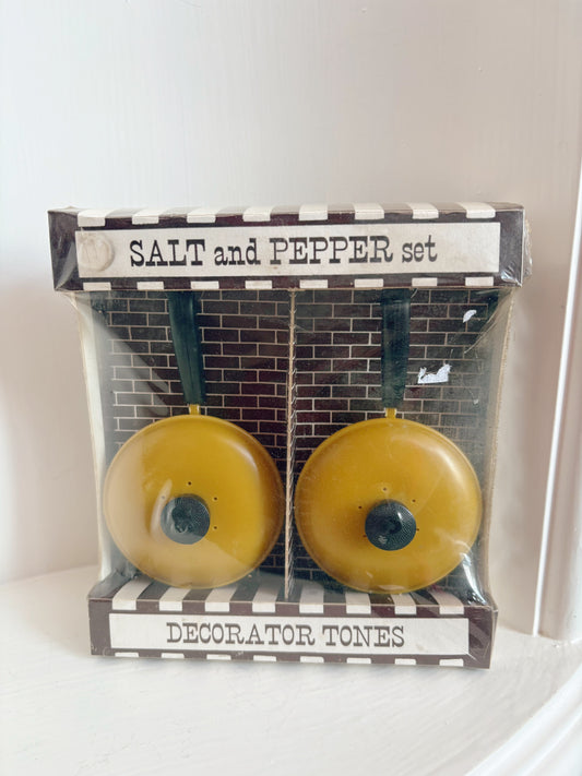 Decorative stones - Salt & Pepper Shakers Americana Creations