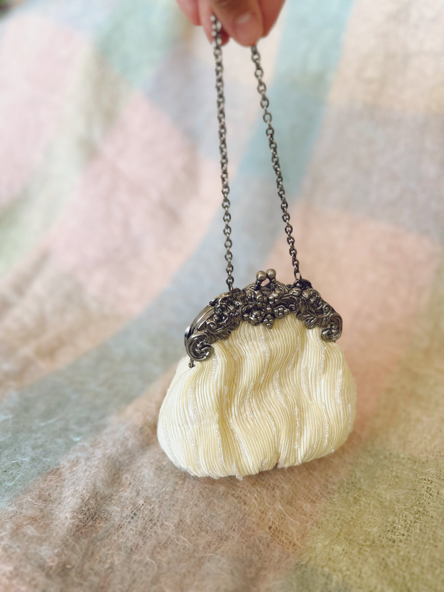 Cream evening bag with beading and amazing metal details