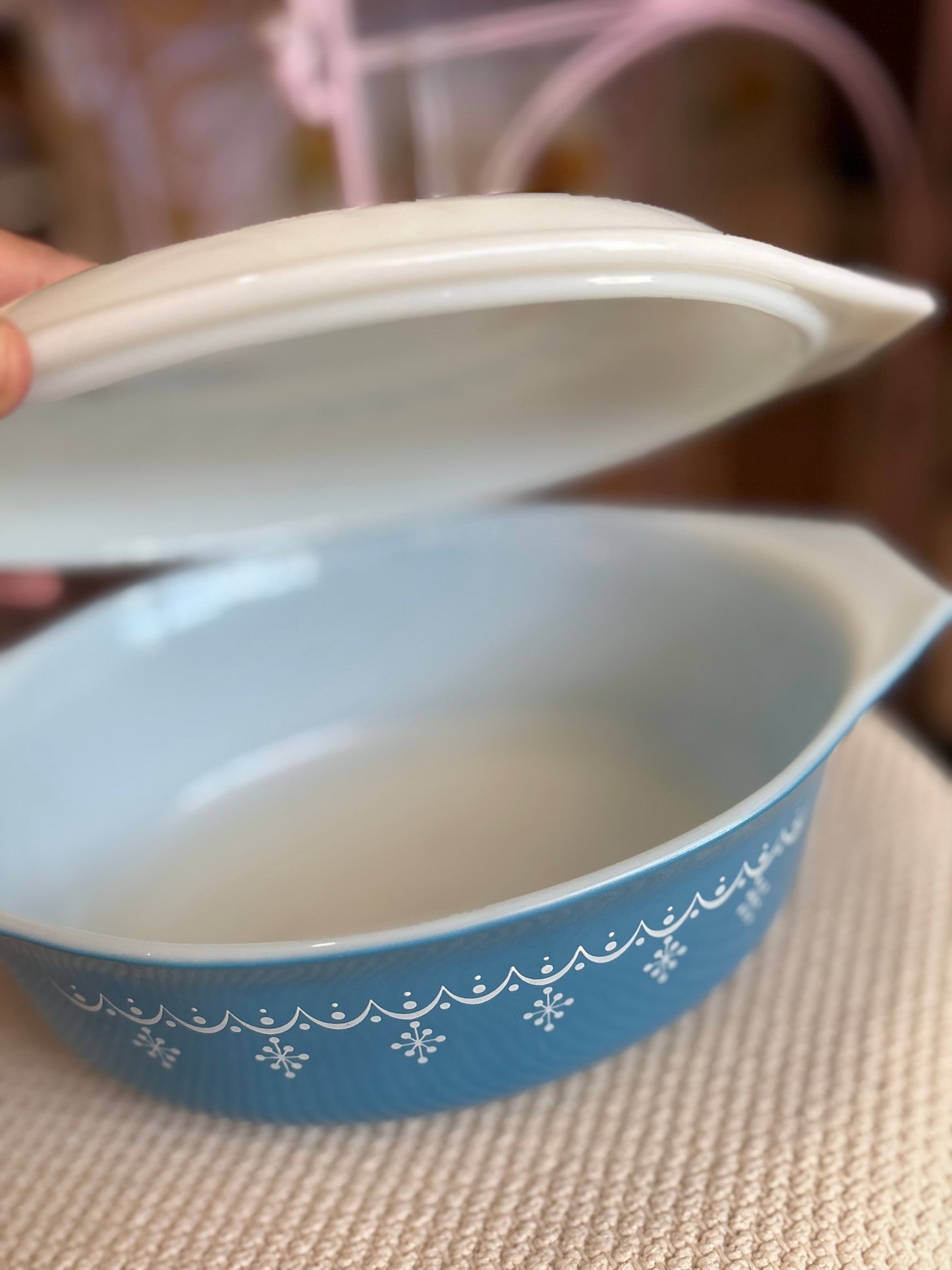 Pyrex Blue Snowflake Garland Oval Casserole with lid