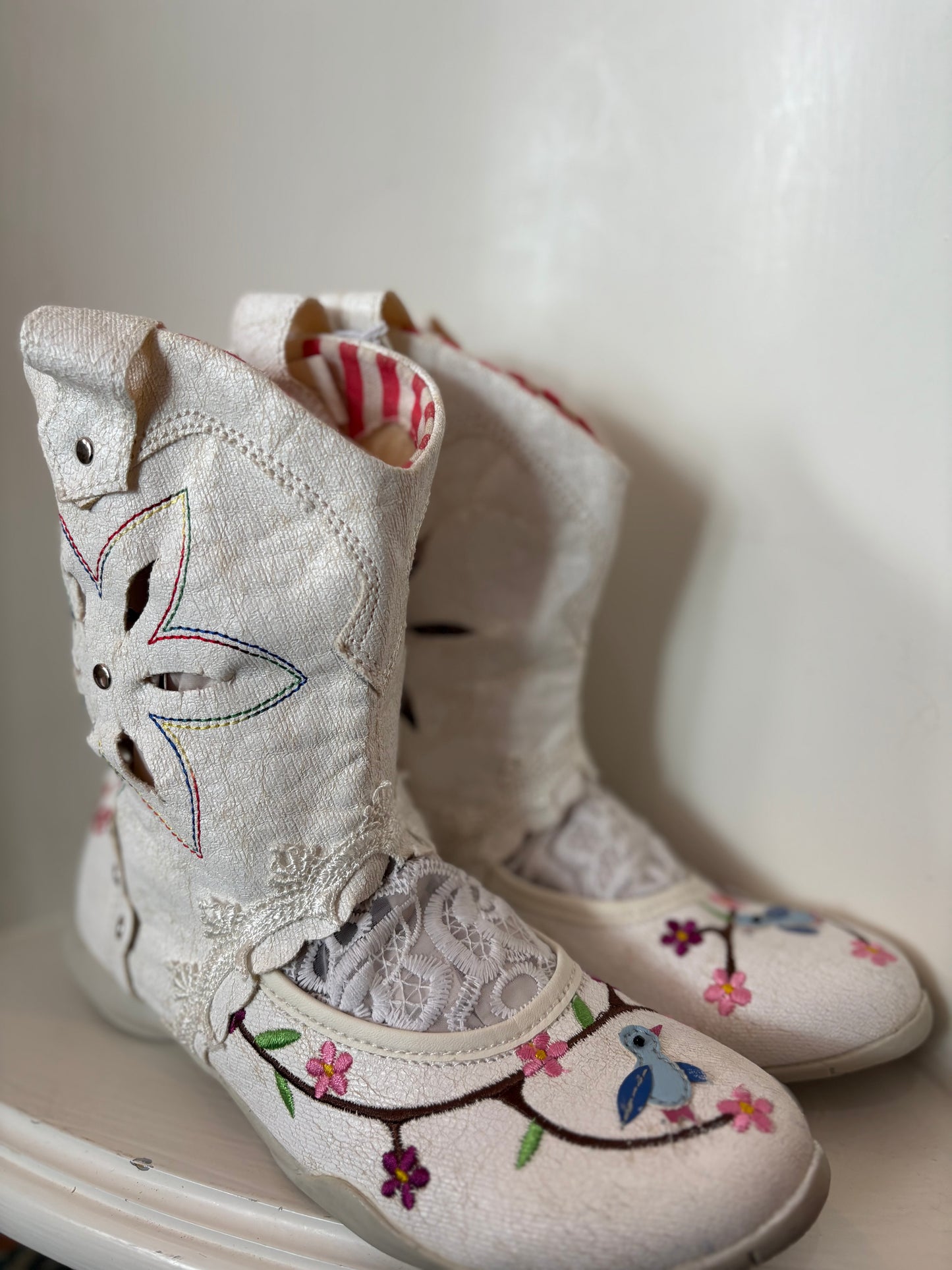 Cuties Cowgirl boots with bird detail size 4 1/2