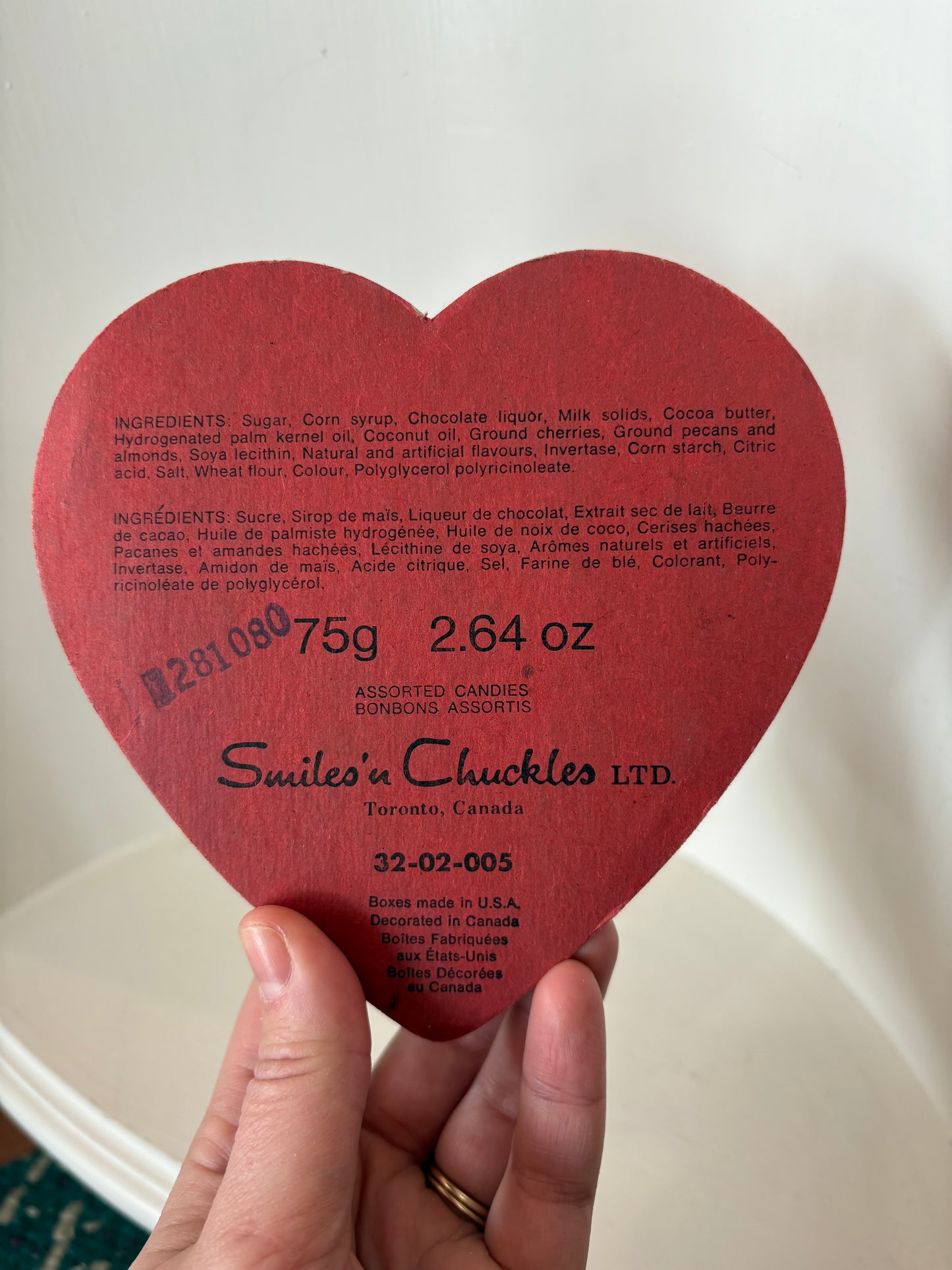 Donald & Daisy Vintage Smiles’ n Chuckles small chocolate box